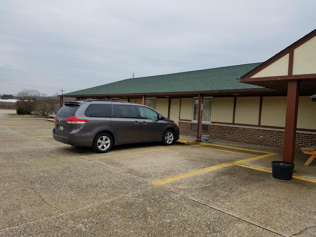 Midwest Inn Paoli Exterior photo