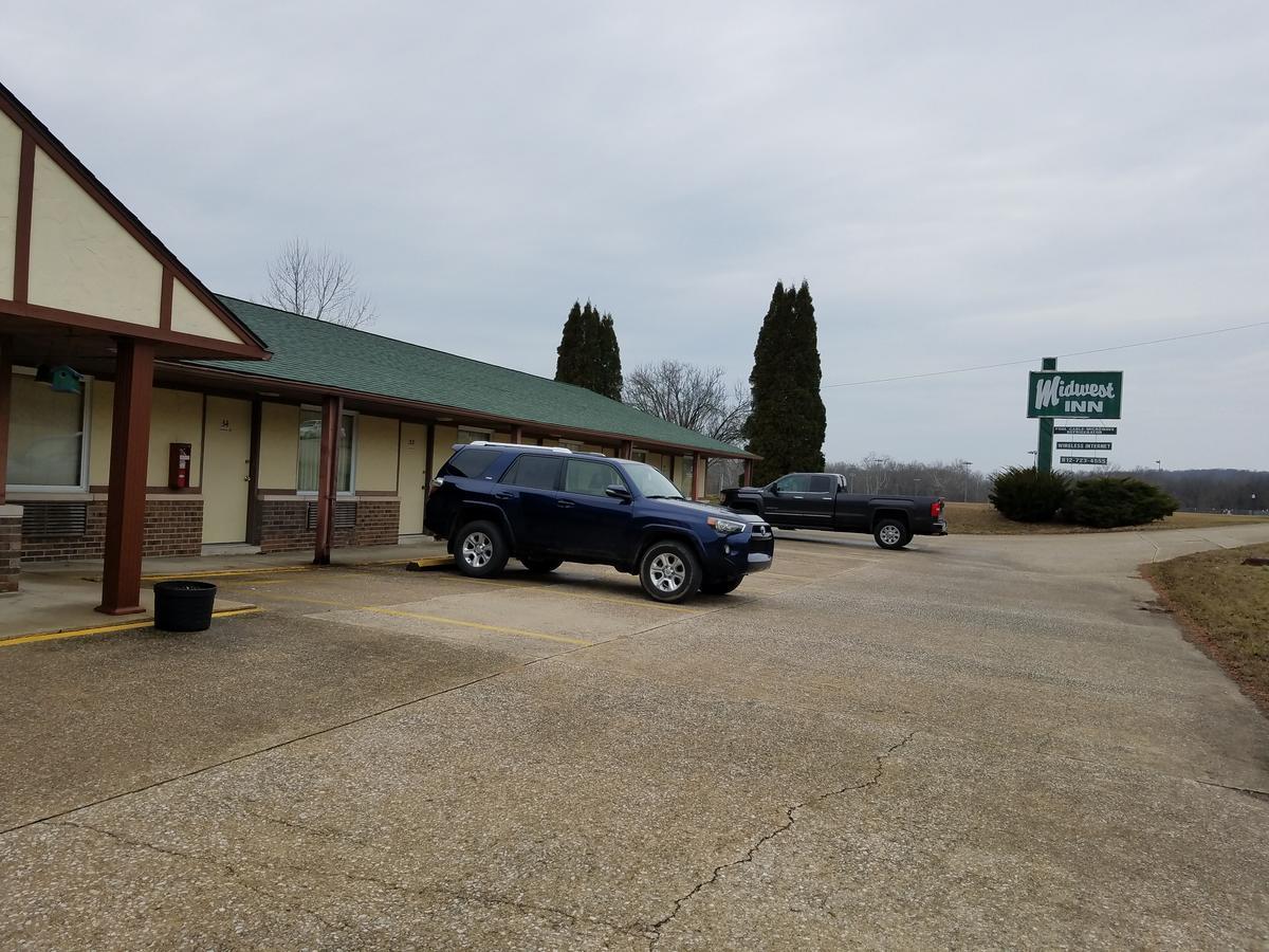 Midwest Inn Paoli Exterior photo
